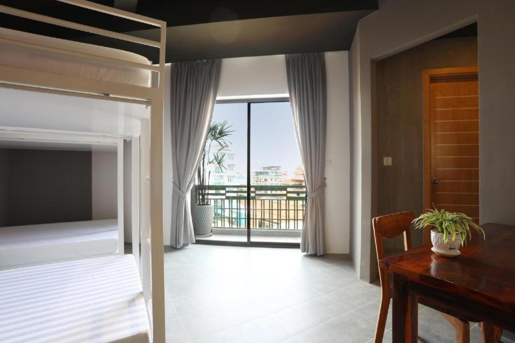 Sky Hotel Central Phnom Penh - Rooms & Apartments Exterior foto