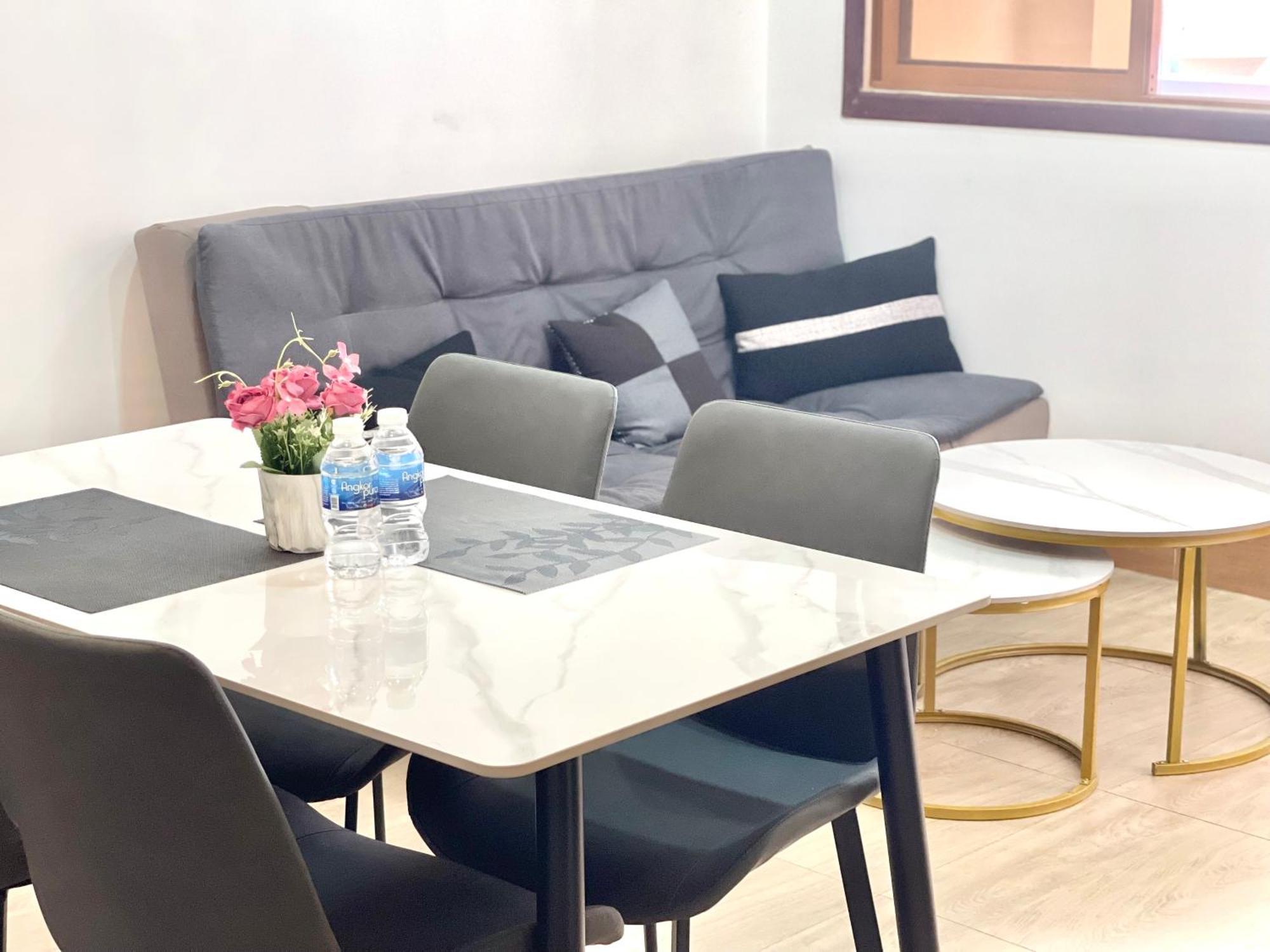 Sky Hotel Central Phnom Penh - Rooms & Apartments Exterior foto